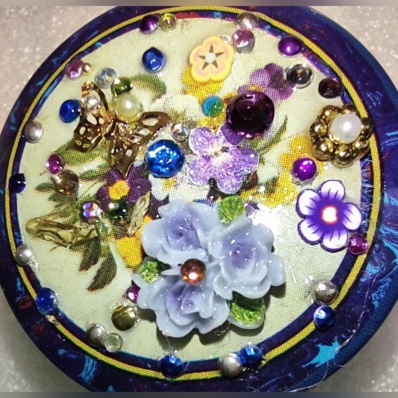 Pill Case Container Round Tin - Picture 1 of 15